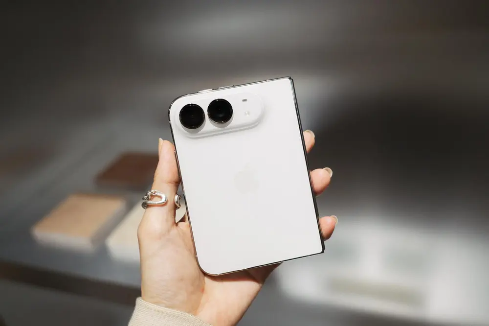 Спорный iPhone Duo разошёлся тиражом 200 тысяч единиц в Китае, но ажиотаж быстро спал