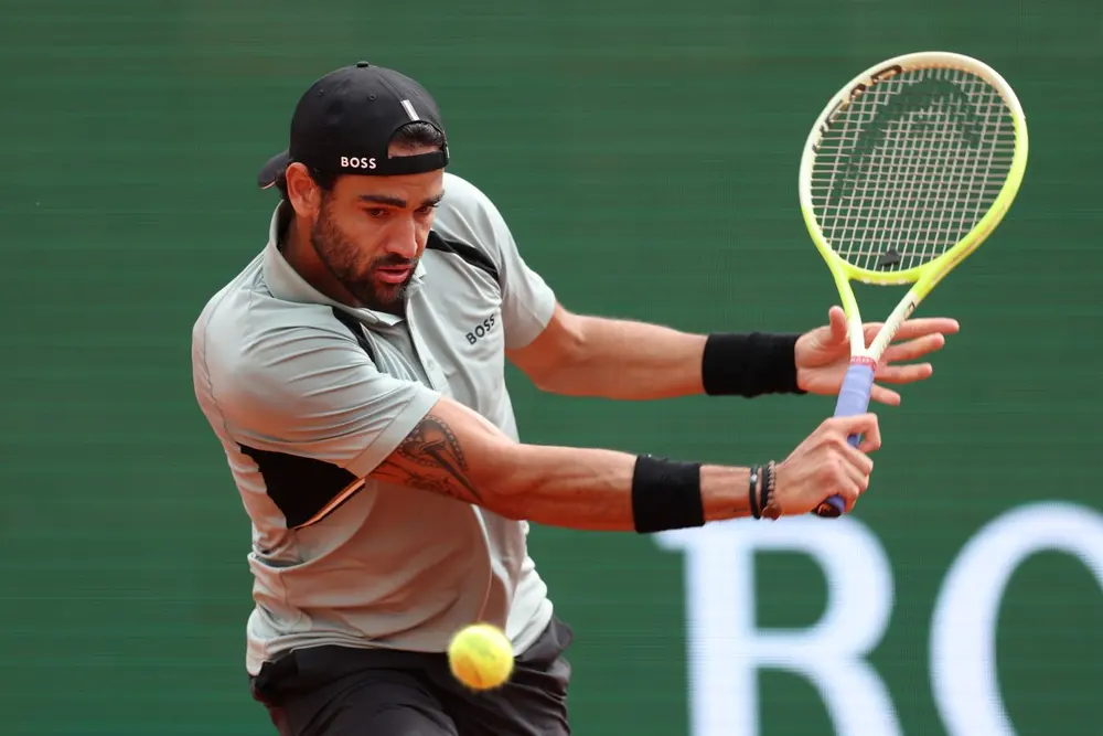 Маттео Берреттини вышел в четвертьфинал турнира ATP-500 в Вене на снятии Флавио Коболли