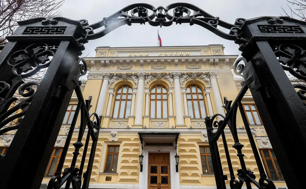 ЦБ рассказал банкам, как проверять «крупные суммы» россиян