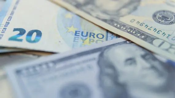 Курс евро к доллару ослаб до 17-месячного минимума