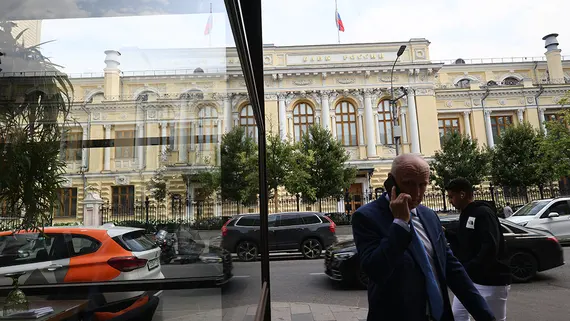 ЦБ сохранил ограничения на переводы нерезидентов за рубеж еще на полгода