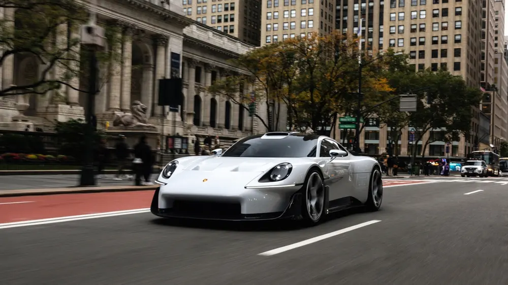 За ещё не выпущенной новинкой от Porsche выстроилась очередь