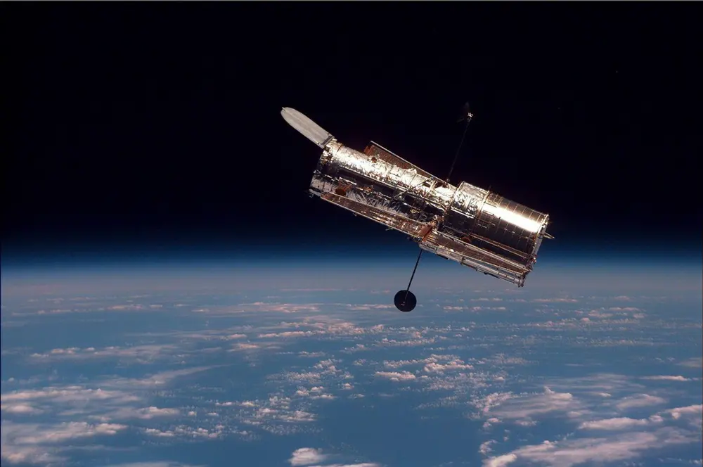 NASA ищет коммерческую компанию, которая поднимет телескоп «Хаббл» на более высокую орбиту