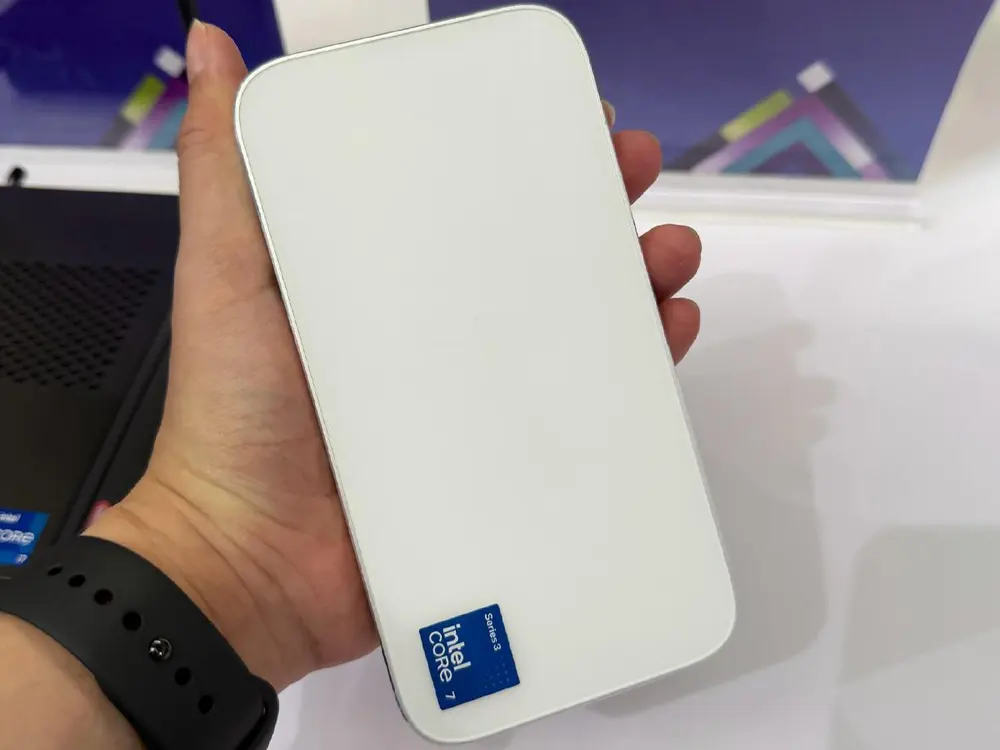 Полноценный компьютер с Intel Core 7 и гигабитным Ethernet — размером со смартфон. Sixunited WB81-H02 помещается в ладони