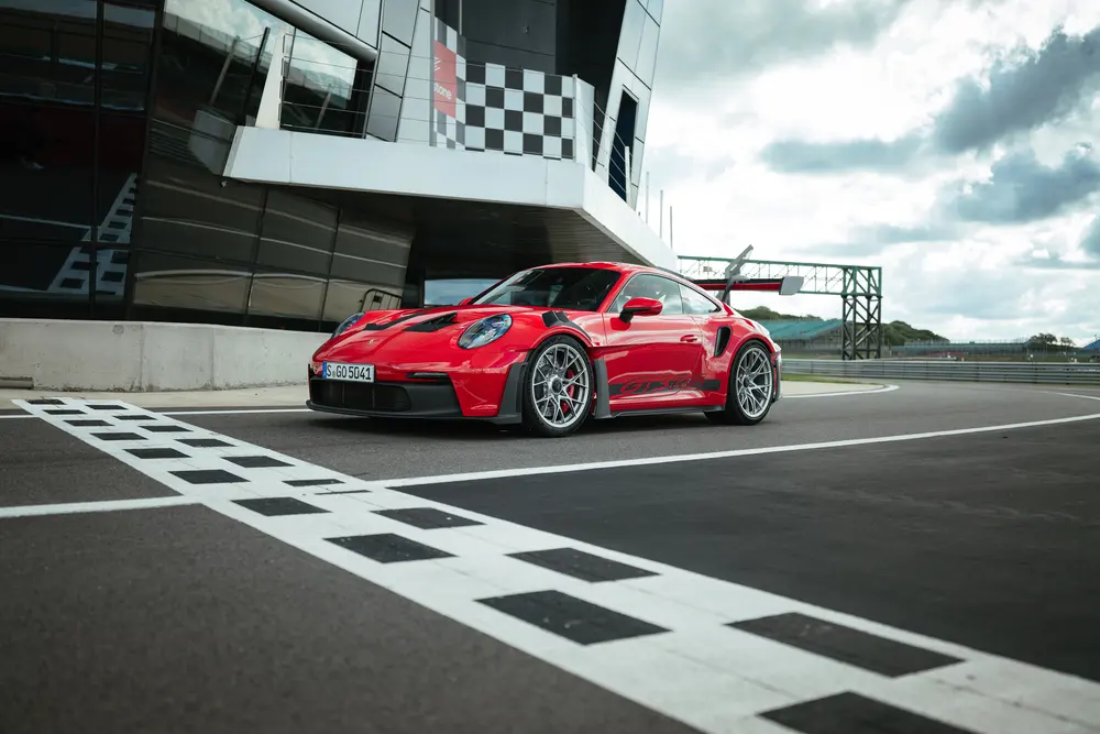 Владельцев культовых спорткаров Porsche попросили на них не ездить