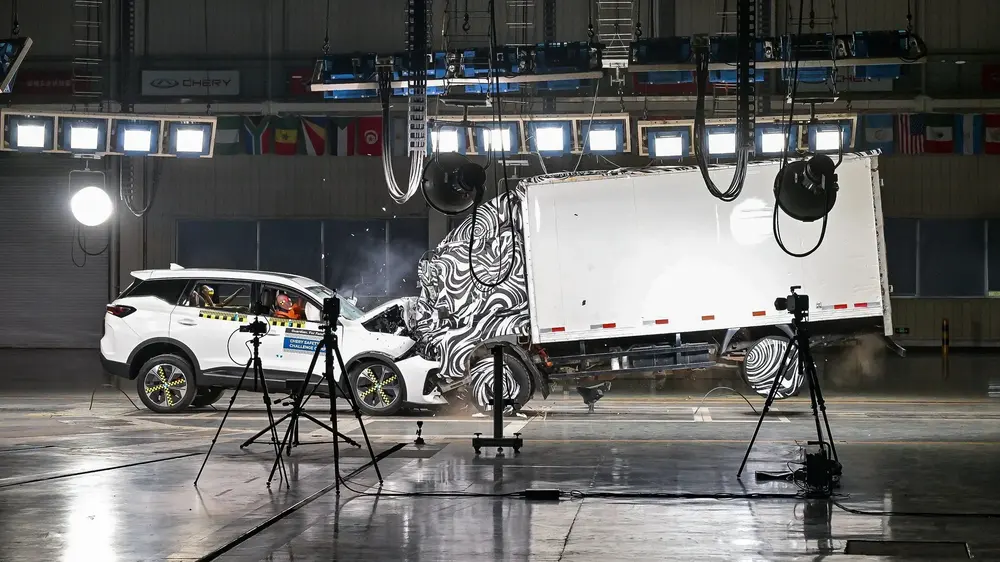 Chery показала, что будет, если Tiggo 7 столкнётся в лобовую с грузовиком