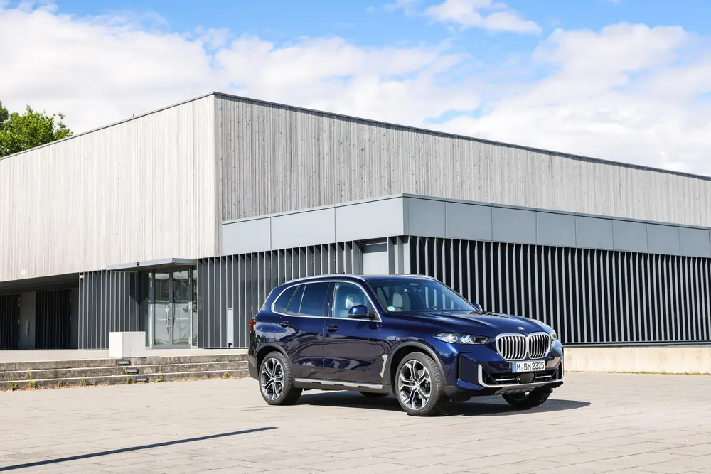 BMW выплатит сотрудникам за увольнение стоимость семи новых X5