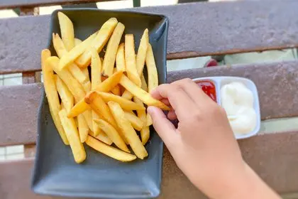 Названы самые вредные для здоровья продукты