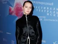 Театралы: Юлия Хлынина, Даниил Страхов и Михаил Пореченков