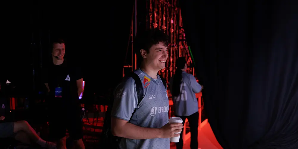 Team Spirit сразится с Team Yandex в гранд-финале UNIVERSE by FISSURE — GamerLegion покинула турнир