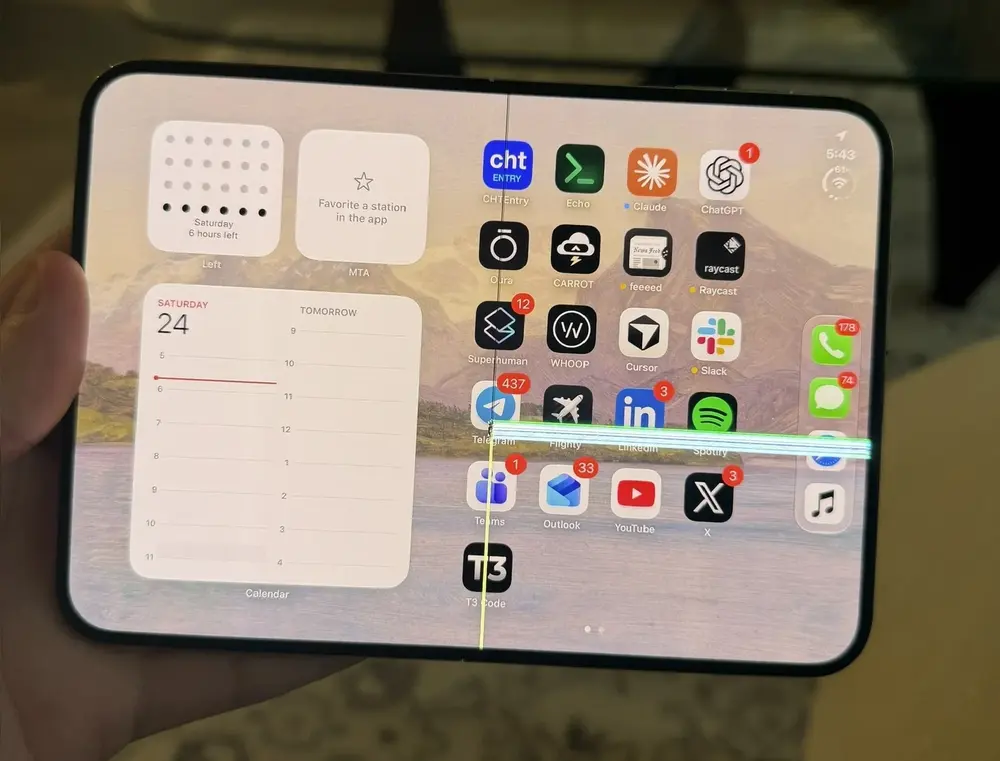 У владельцев iPhone Duo за $1999 трескается внутренний дисплей вдоль шарнира