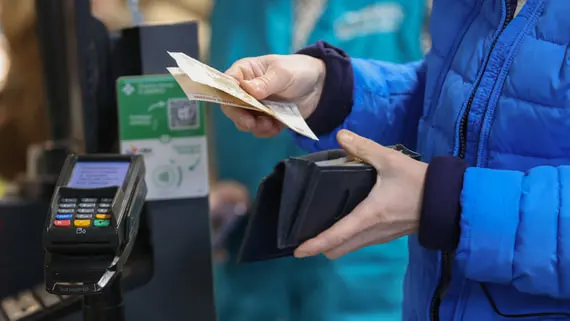 Спрос на белую икру вырос почти на 20% в сравнении с прошлым годом