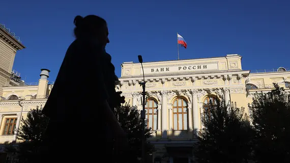 ЦБ рекомендовал банкам контролировать источники крупных наличных сумм у клиентов