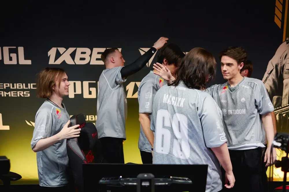 MOUZ обыграла Team Spirit и вышла в плей-офф PGL Masters Bucharest 2026 по CS 2