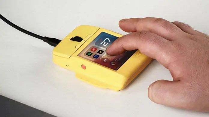 Экран у этой мышки по размерам почти как у первого iPhone. Представлена необычная Arctic Fox Super Mouse