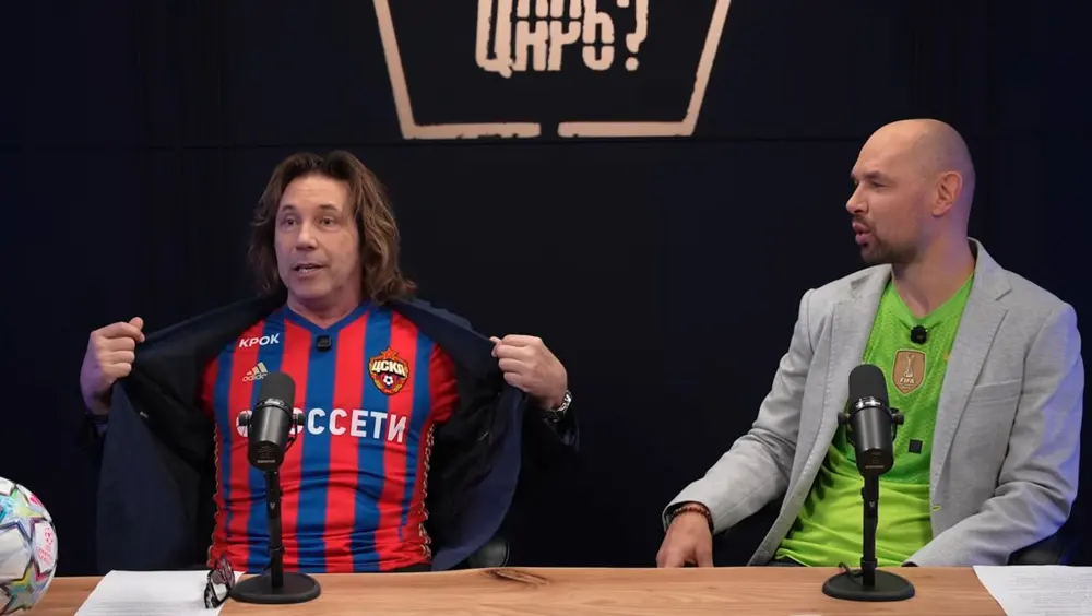 «Мне неудобно, чешется!» Мостовой надел футболку ЦСКА после проигранного спора с Игнашевичем