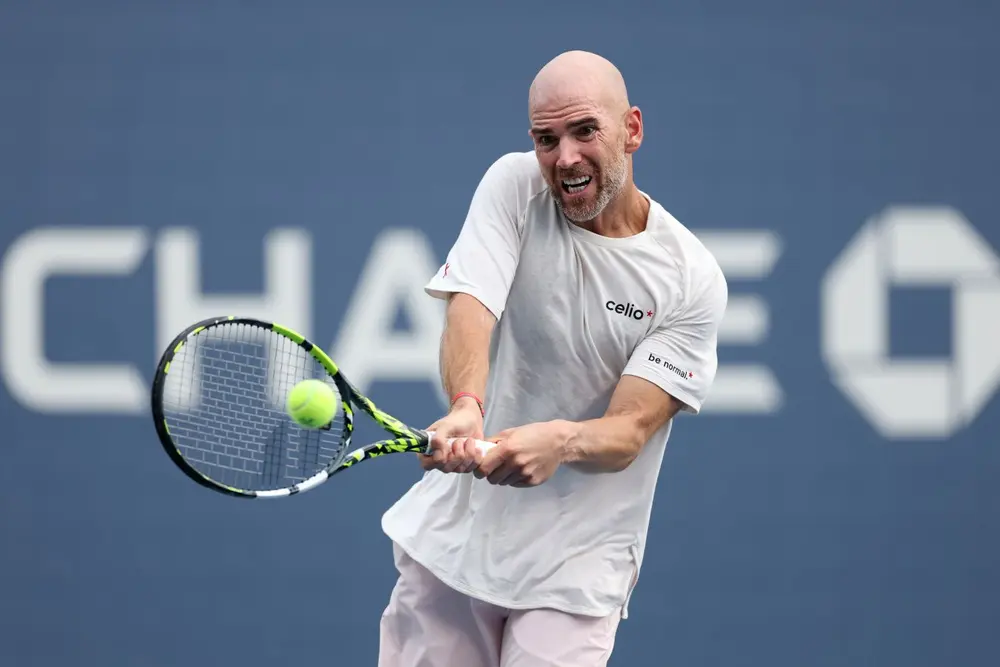 Меншик не смог выйти в четвертьфинал турнира ATP-500 в Вене, уступив Маннарино